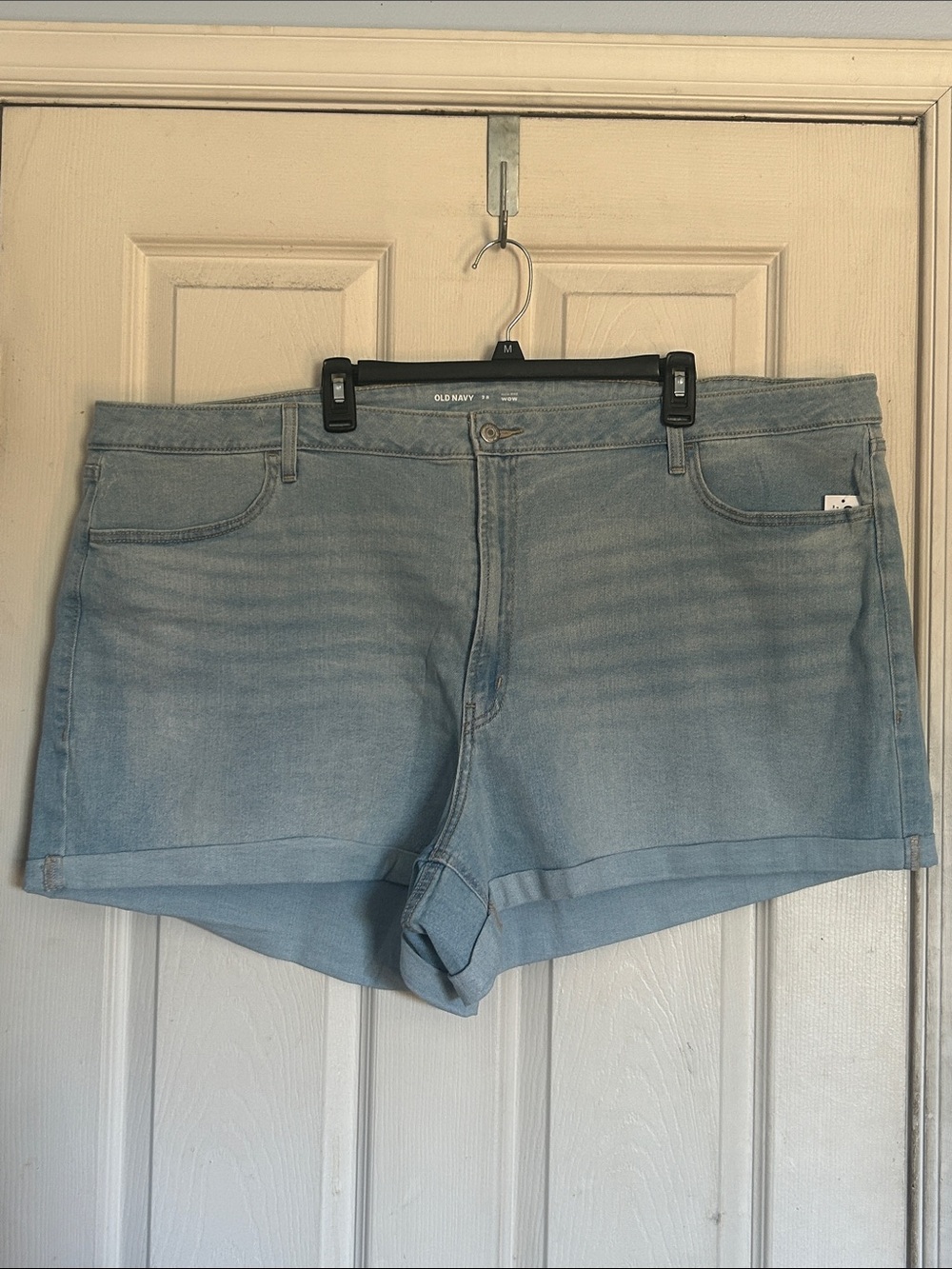 NWT Old Navy WOW high rise light wash denim shorts size 28
